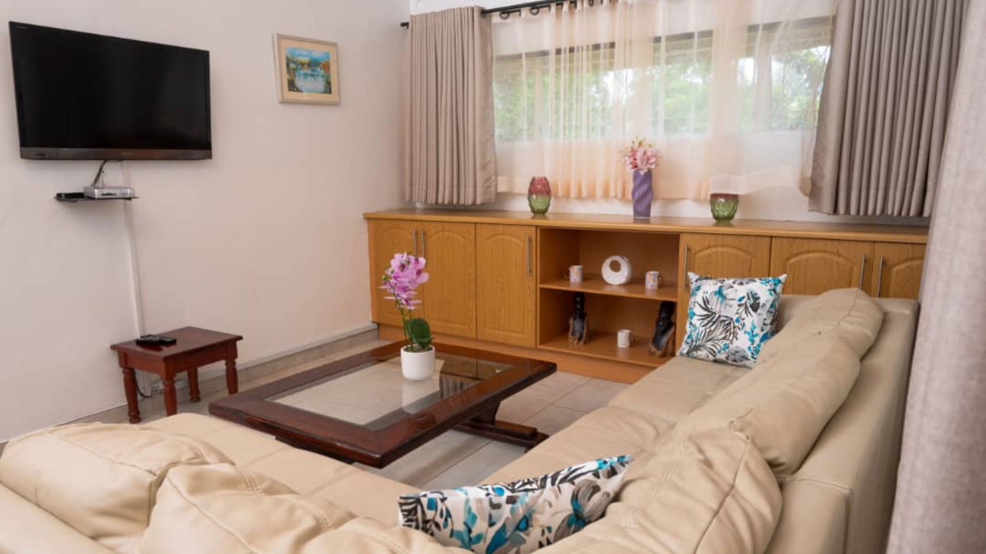 white_porch_white_thatch_02